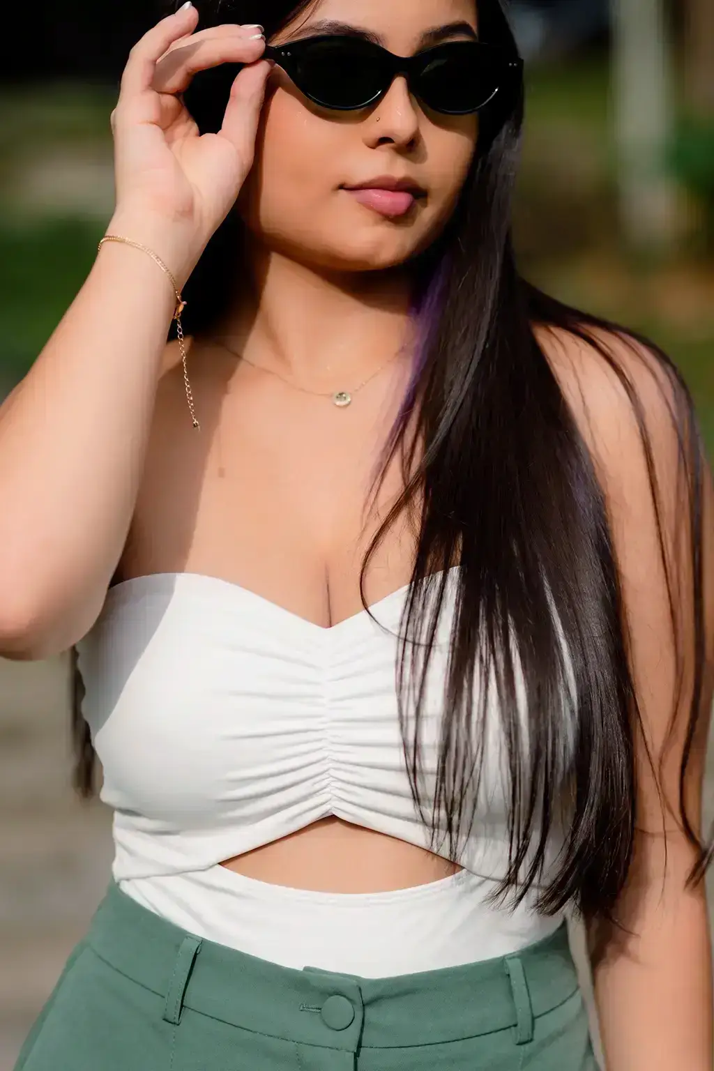 Strapless drapeado con abertura